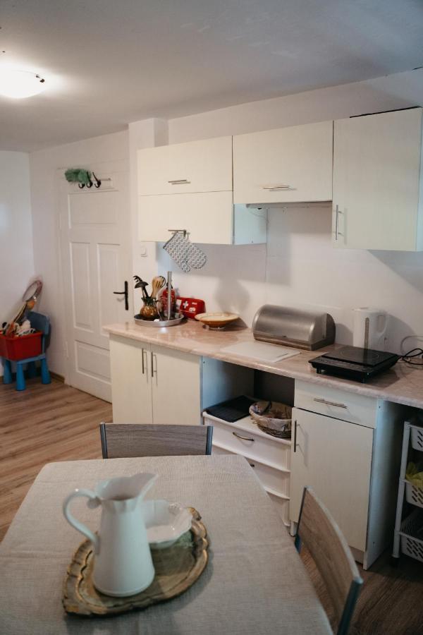 Kowalowka Appartement Mirsk Buitenkant foto